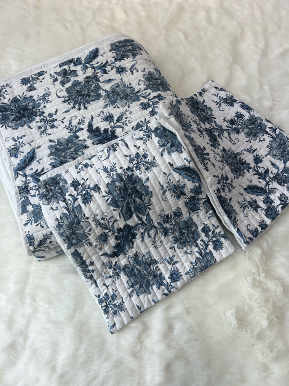 King  size Floral Quilt Set with 2 Pillow Shams ,French Country Cottagecore